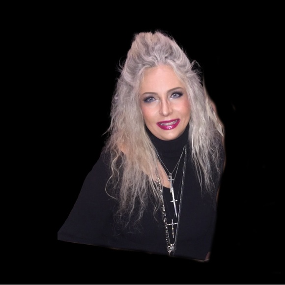 Meet your Posher, Carmella - Picture 1 of 2